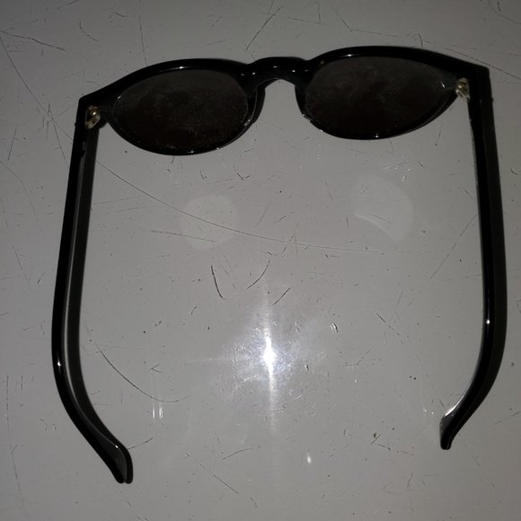 VINTAGE 1970'S LIZ CLAIBORNE BLACK SUNGLASSES - Picture 2 of 2